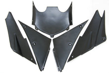 Charger l'image dans la galerie, Black and Red Flame - NINJA ZX-6R 05-06 Fairing Kit